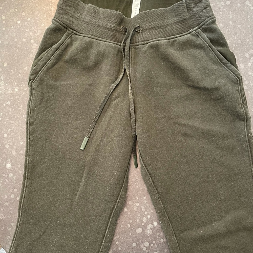 Hunter green lululemon joggers - Picture 2 of 8